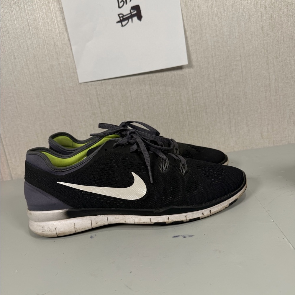Nike Men’s Black Athletic Shoes with‎ White Swoosh and Lime Lining